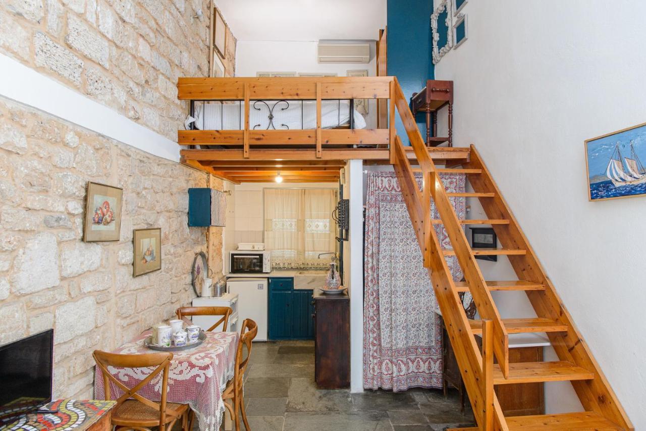 The Stone House Apartment Aegina Bagian luar foto