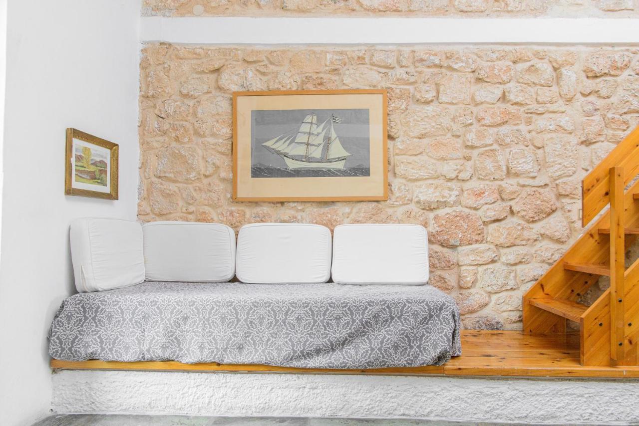 The Stone House Apartment Aegina Bagian luar foto